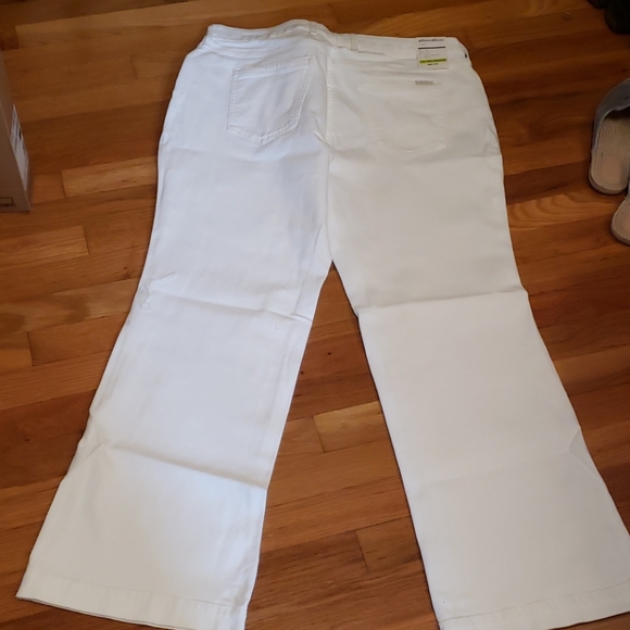 NWT Plus Size Eddie Bauer Jeans - Picture 7 of 7
